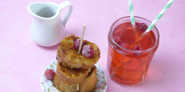 Pain perdu au sirop Matador et infusion de framboises