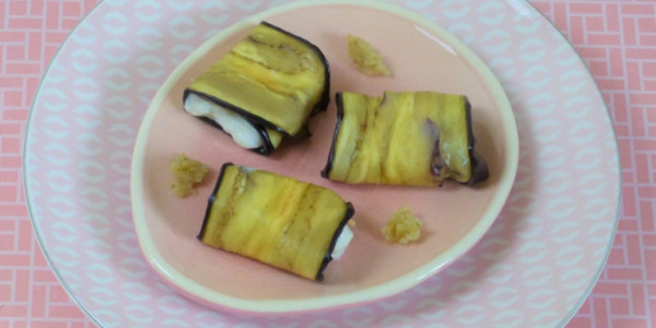 Rouleaux d'aubergines à la "cream cheese" et à la sauce créole